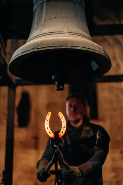 Illustration tongs - Image 1