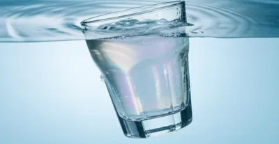 Illustration water glass - Image 1