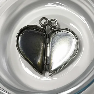 Illustration glossed - Image 1