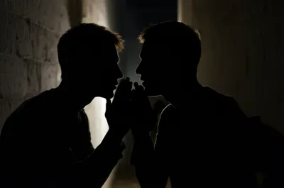 Illustration whispering - Image 1