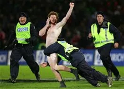 Illustration exhibitionist - Image 2