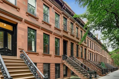 Illustration brownstone