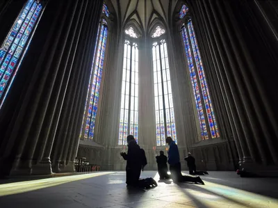 Illustration hallowed - Image 1