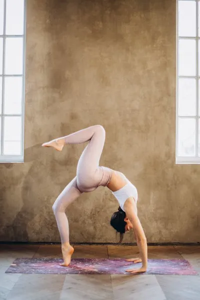 Illustration backbend - Image 2