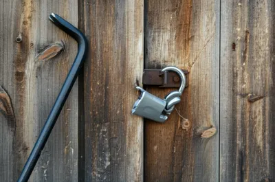 Illustration tampering - Image 1