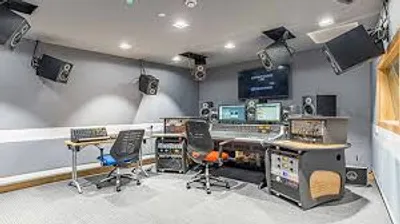 Illustration studio - Image 2