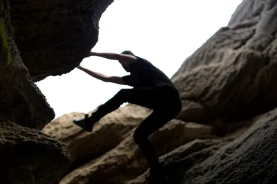 Illustration clambering - Image 1