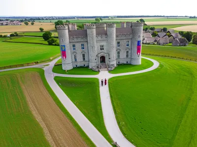 Illustration manor - Image 1