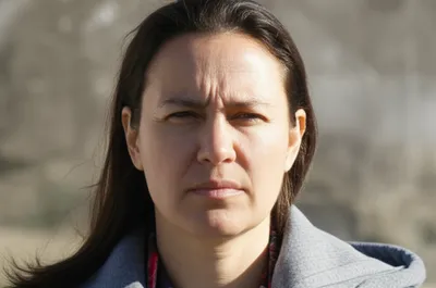 Illustration squinting