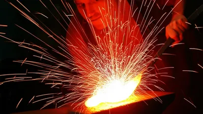 Illustration hammering - Image 1