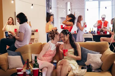 Illustration mingling - Image 2