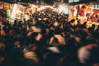 Illustration jostling - Image 1