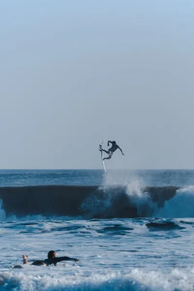 Illustration surfs - Image 2