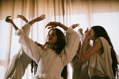 Illustration nightgowns - Image 2