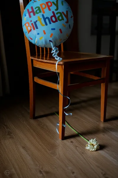 Illustration disappointing - Image 1