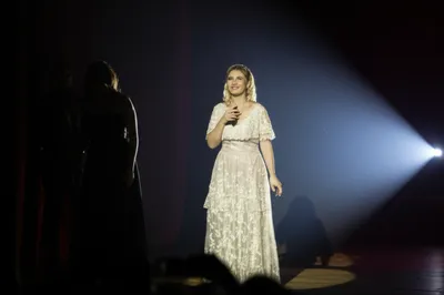 Illustration above - Image 1