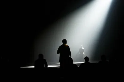 Illustration upstage - Image 1