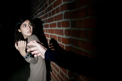 Illustration extort - Image 1