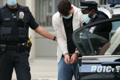 Illustration busted - Image 1