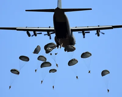 Illustration paratroopers
