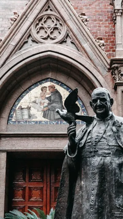 Illustration pope - Image 2