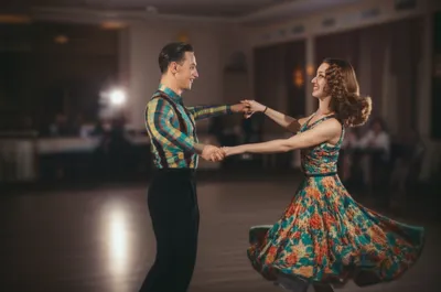 Illustration swinging - Image 1