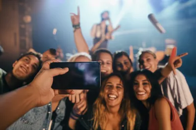 Illustration groupie - Image 1