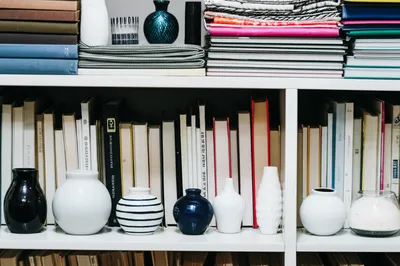 Illustration shelf - Image 1