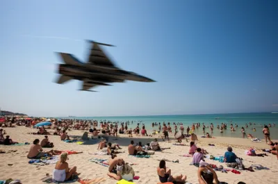 Illustration buzzing - Image 1