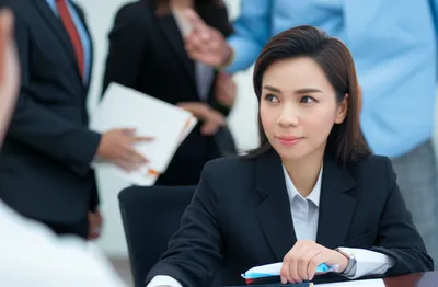 Illustration operator - Image 1