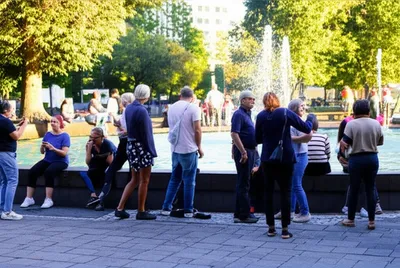 Illustration loitering - Image 1