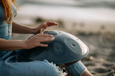 Illustration hang - Image 1