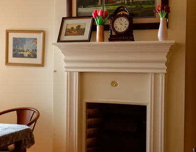 Illustration mantlepiece