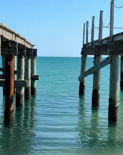 Illustration dock - Image 1