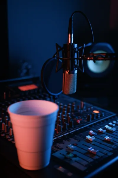 Illustration purple - Image 1