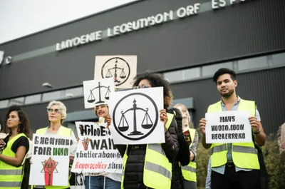 Illustration picketed