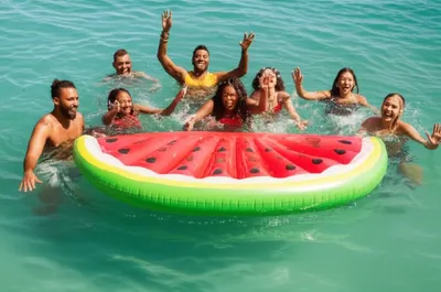 Illustration runs - Image 1