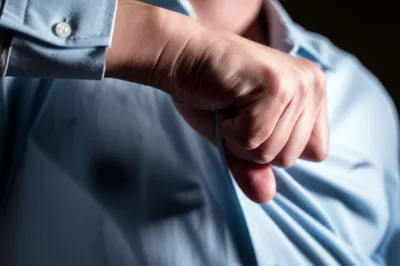 Illustration collared - Image 1