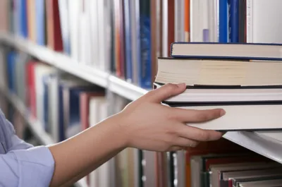 Illustration librarian - Image 1