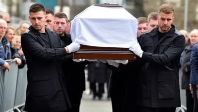 Illustration bearers - Image 1