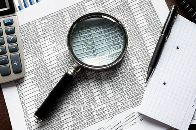 Illustration scrutinizing - Image 1