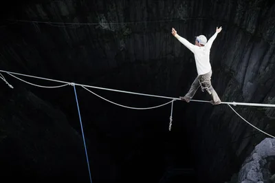 Illustration runs - Image 1