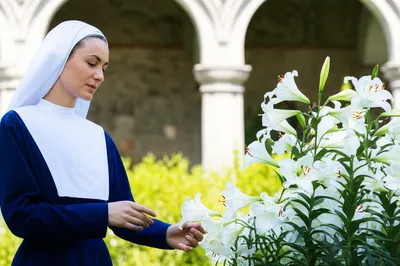 Illustration nun - Image 1