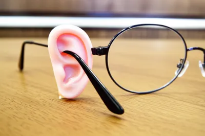 Illustration earpiece - Image 1