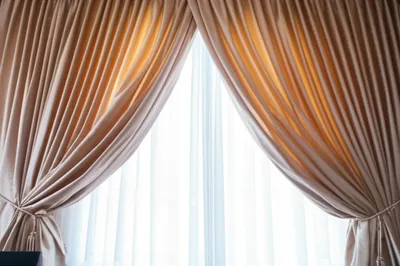 Illustration swagged - Image 1