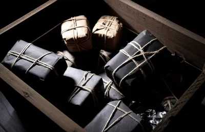 Illustration illegal - Image 1