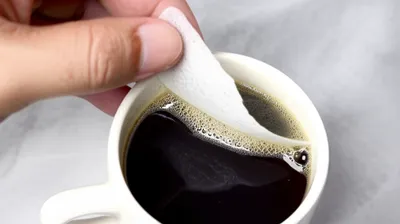 Illustration skimming - Image 1