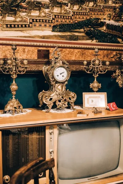 Illustration candleholders - Image 2