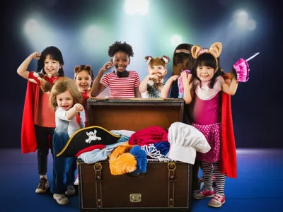 Illustration costumes - Image 1