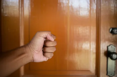 Illustration knocked - Image 1